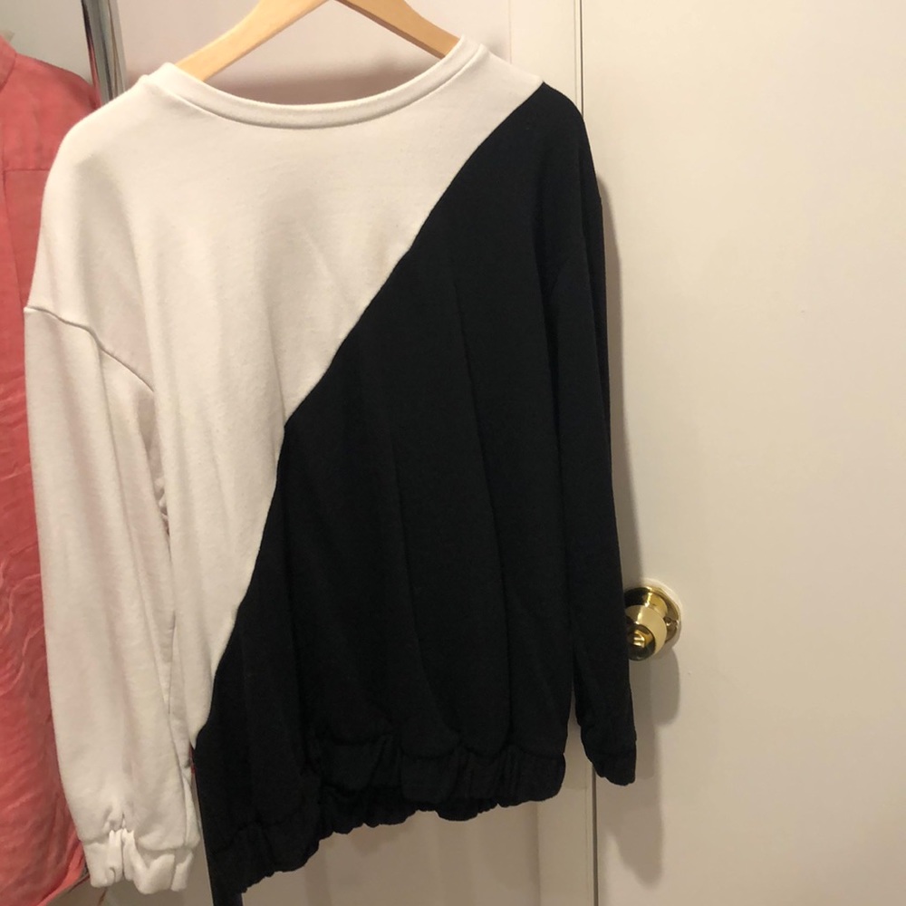 Sweater black and white